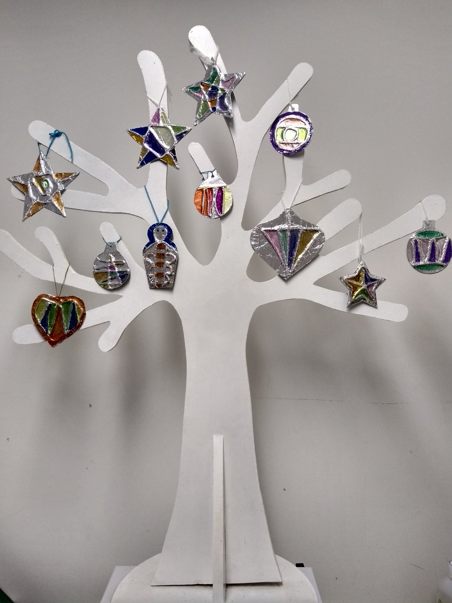 Today i premiered my latest festive craft making video on YouTube. Foil Decorations for your home. Have a look.
youtube.com/watch?v=XnjoaG…