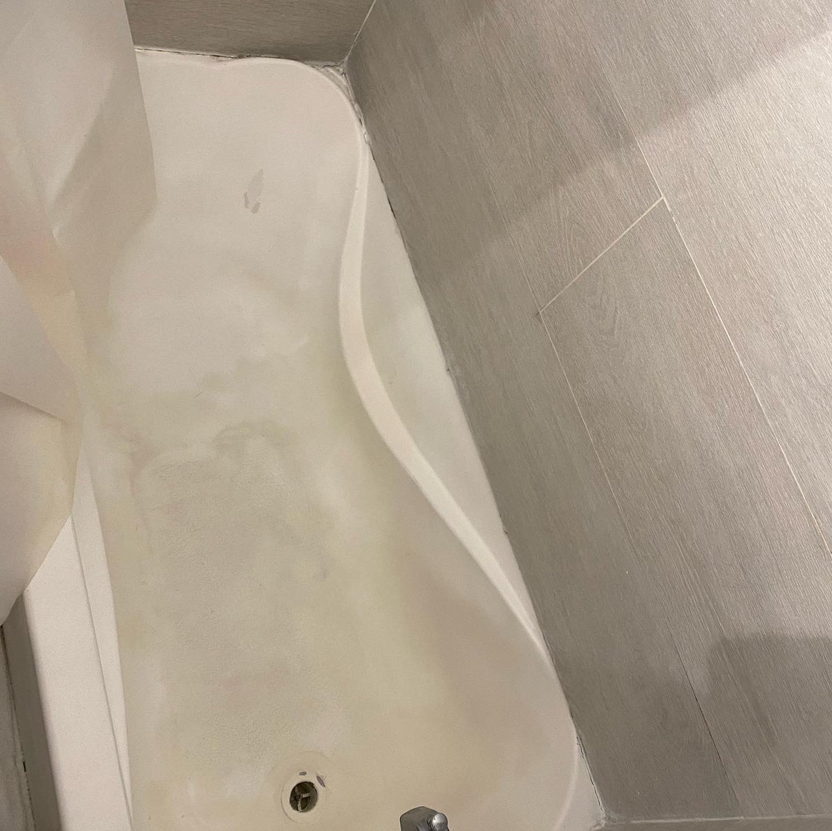 IkTheStylist's tweet photo. I call #airbnb back to inform them I can’t stay. I was told to send pics, I did. https://t.co/AD2TGBFvzm