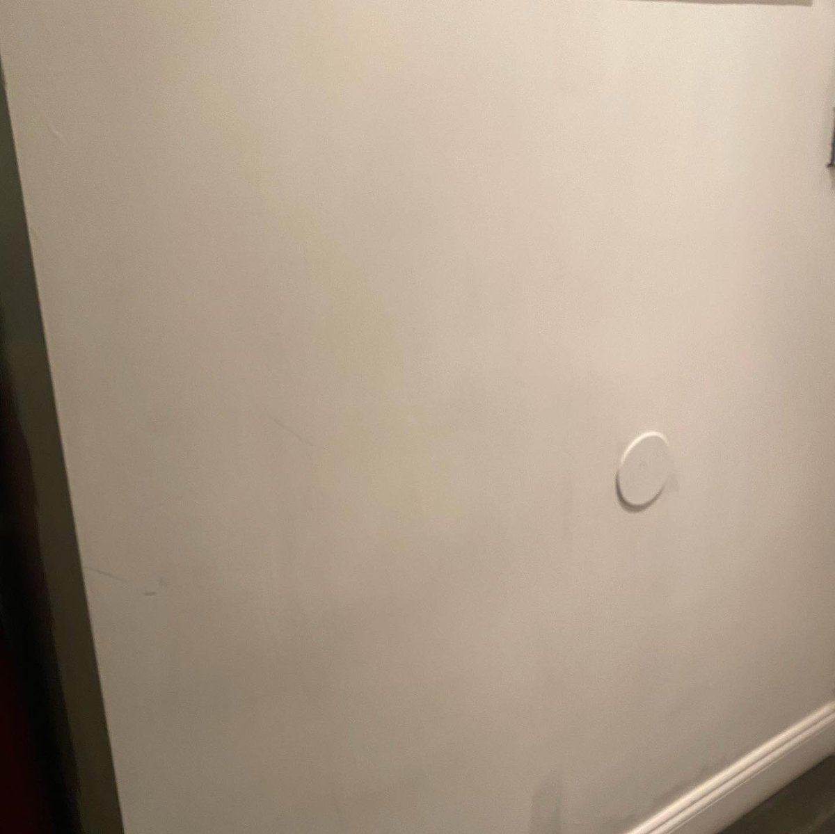 IkTheStylist's tweet photo. I call #airbnb back to inform them I can’t stay. I was told to send pics, I did. https://t.co/AD2TGBFvzm