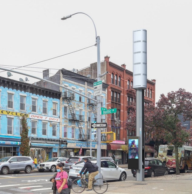 TedGrunewald's tweet photo. Coming to your block soon—the latest #BuildDeBlasio end-of-term approval that no one ever heard about.
These 30 ft. high (!) #LinkNYC combination advertising/#G5 transmission pylons were unanimously approved Monday by @NYCPublicDesign for installation on all streets city-wide! https://t.co/gt9c5ANPjy