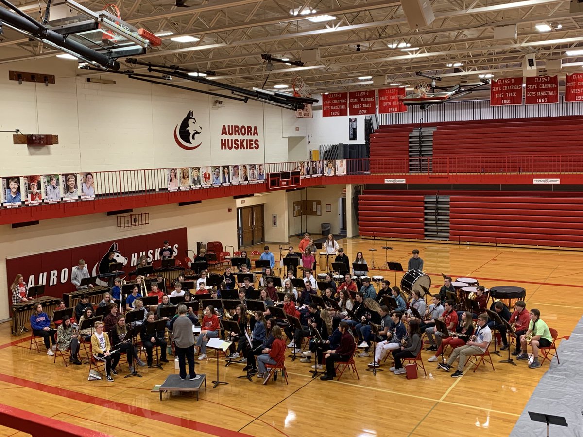 Finishing out the Aurora Public Schools Christmas concerts will be the combined High School Choir &amp; Band - 7:00 TONIGHT in the middle school gym.  #aurorahuskies #christmasspirit #funnight