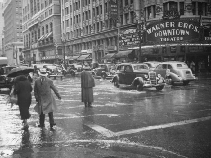 alanwenkus's tweet photo. I checked the archives...this water from the sky event has happened before...#LARAIN https://t.co/8BKNacewXm