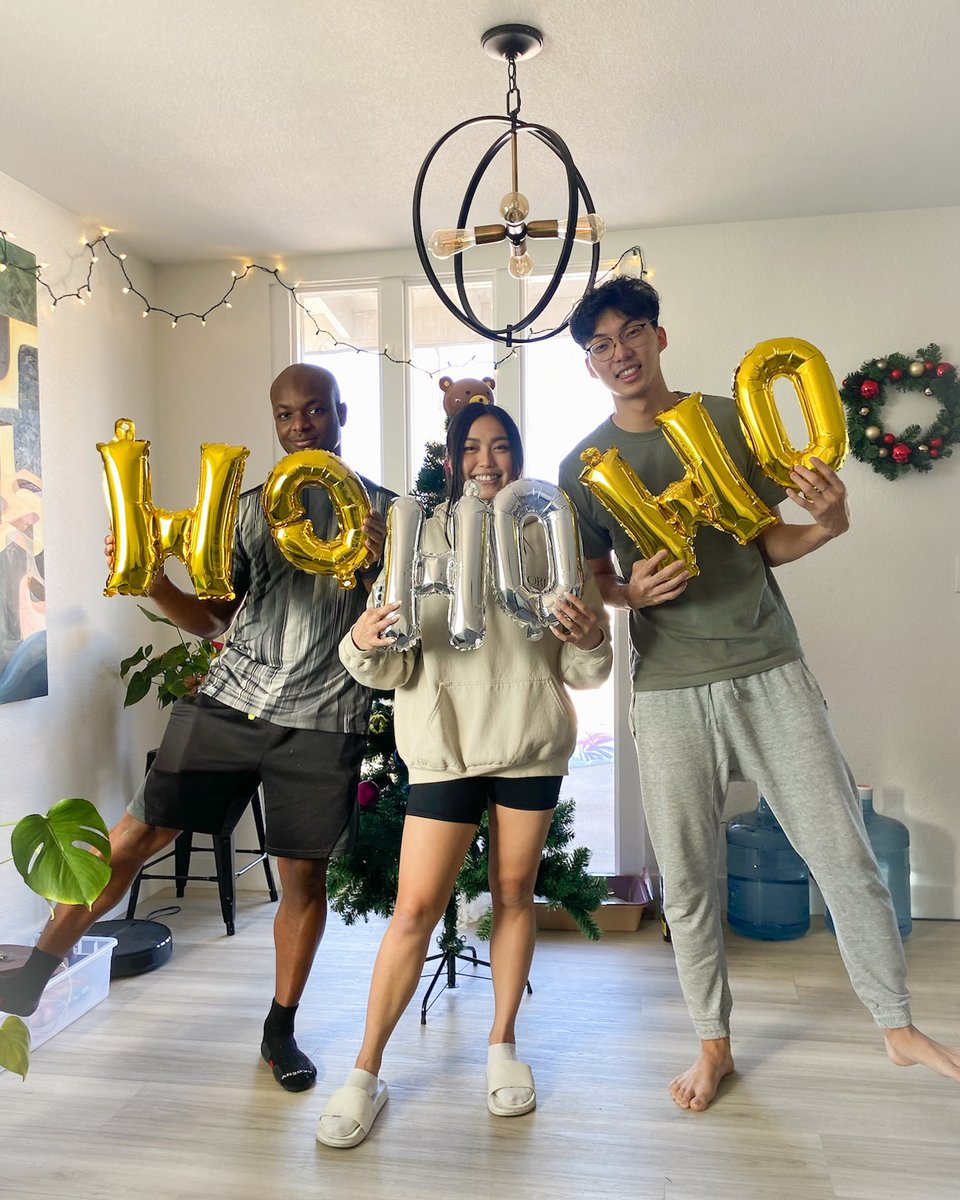 RedDoor_TV's tweet photo. Sending you #holidayvibes from RDTV! Put these three together and it reads #HoHoHo. Also, here's a friendly reminder to #recycle your #holidaydecor! https://t.co/XVmeLygSaJ
