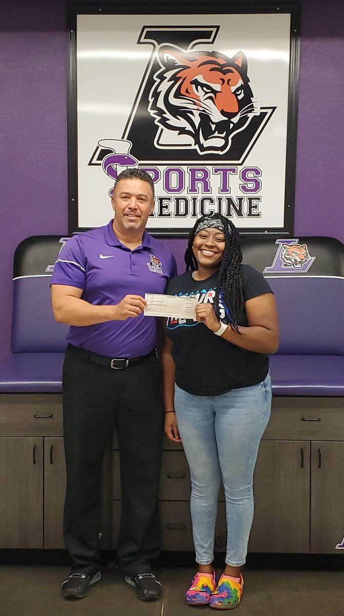 Lincoln Sports Medicine would like congratulate <a href="/AislynnGeorge/">Aislynn</a>"EJ" for being awarded the 2021 Adolescent Sports Metrics Grant. Good luck with all you do while attending <a href="/Grambling1901/">Grambling State Univ</a>. A big thank you to <a href="/ASportsMetrics/">Adolescent Sports Metrics</a> for your great generosity. #WEARELINCOLN!