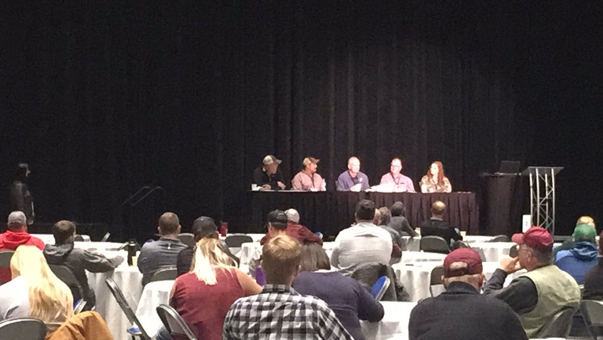 MnSoil's tweet image. How to tell your soil biology is working? Smell soil- taste cover crops- listen to the roots holding soil as you pull them- look at structure.  @farmboycotter #SMS2021