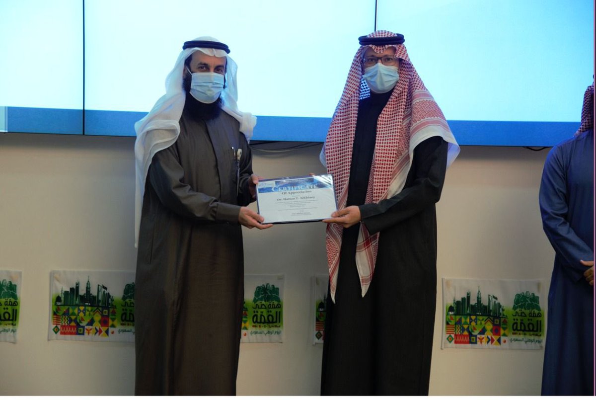 ksu_medicine's tweet photo. حفل تخرج أطباء زمالة التخصص الدقيق بطب العيون لتخصصات الشبكية ،الجلوكوما و القرنية

كما تم تكريم افضل طبيب وافضل طبيب مقيم لعام ٢٠٢١م

و تكريم القائمين على ندوة قسم العيون لعام ٢٠٢١ برئاسة د. هتان الخياري والطاقم الاداري https://t.co/vWGomYoUTv