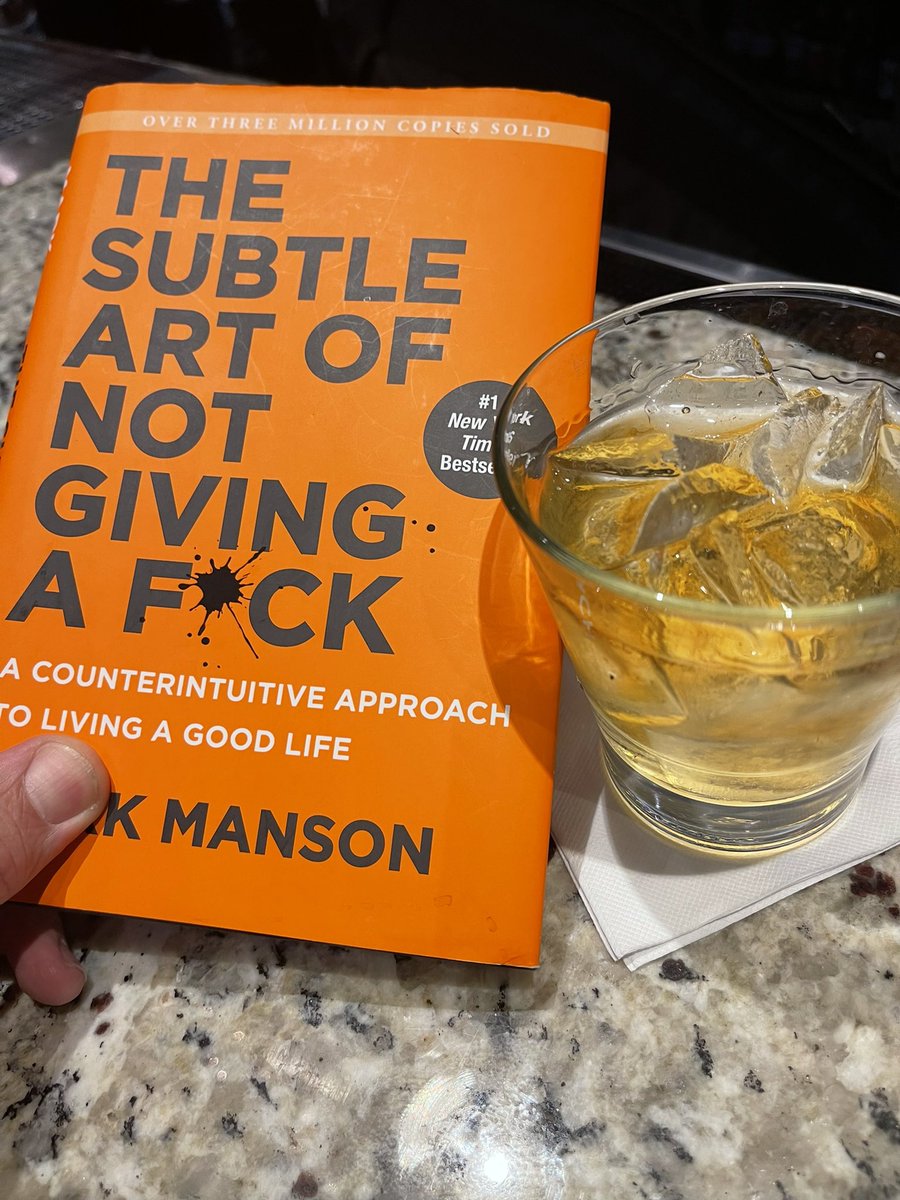 greg_vaughan's tweet photo. HIGHLY recommended #travels #airport #4hrwait #planeissues #greatbook 🤪🤙🏼 https://t.co/VaKsGo4hUg