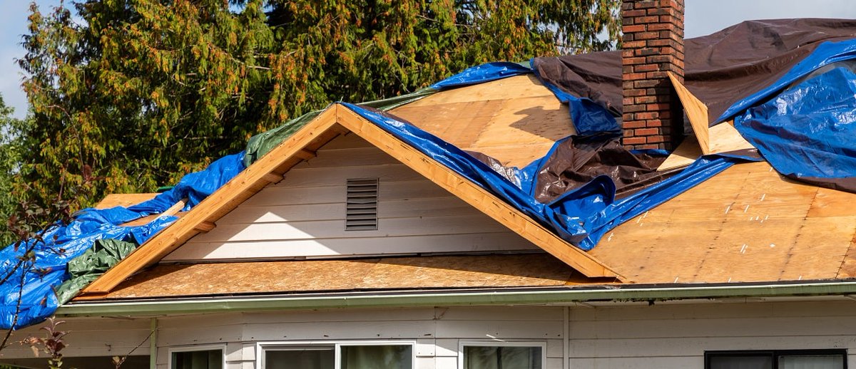 CrazyUncleDoug's tweet photo. Get informed on how to start the #homeownersinsurance claims process for roof damage. #housing  https://t.co/mX5bu0PbOc https://t.co/j2lexzI2my