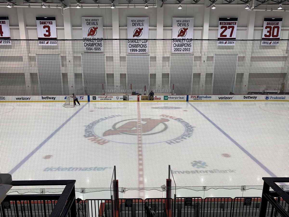 rrodriguesspp's tweet photo. Good afternoon everyone from the RWJBarnabas Health Hockey House as your @SPPHockey Marauders are taking on St. Joseph Metuchen. Puck drop will be shortly so stay tuned on @D1MEDIAPRO for the livestream to today’s game and for all of my updates on Twitter as well!

#SPPvsSJM https://t.co/uGEdVjE56y