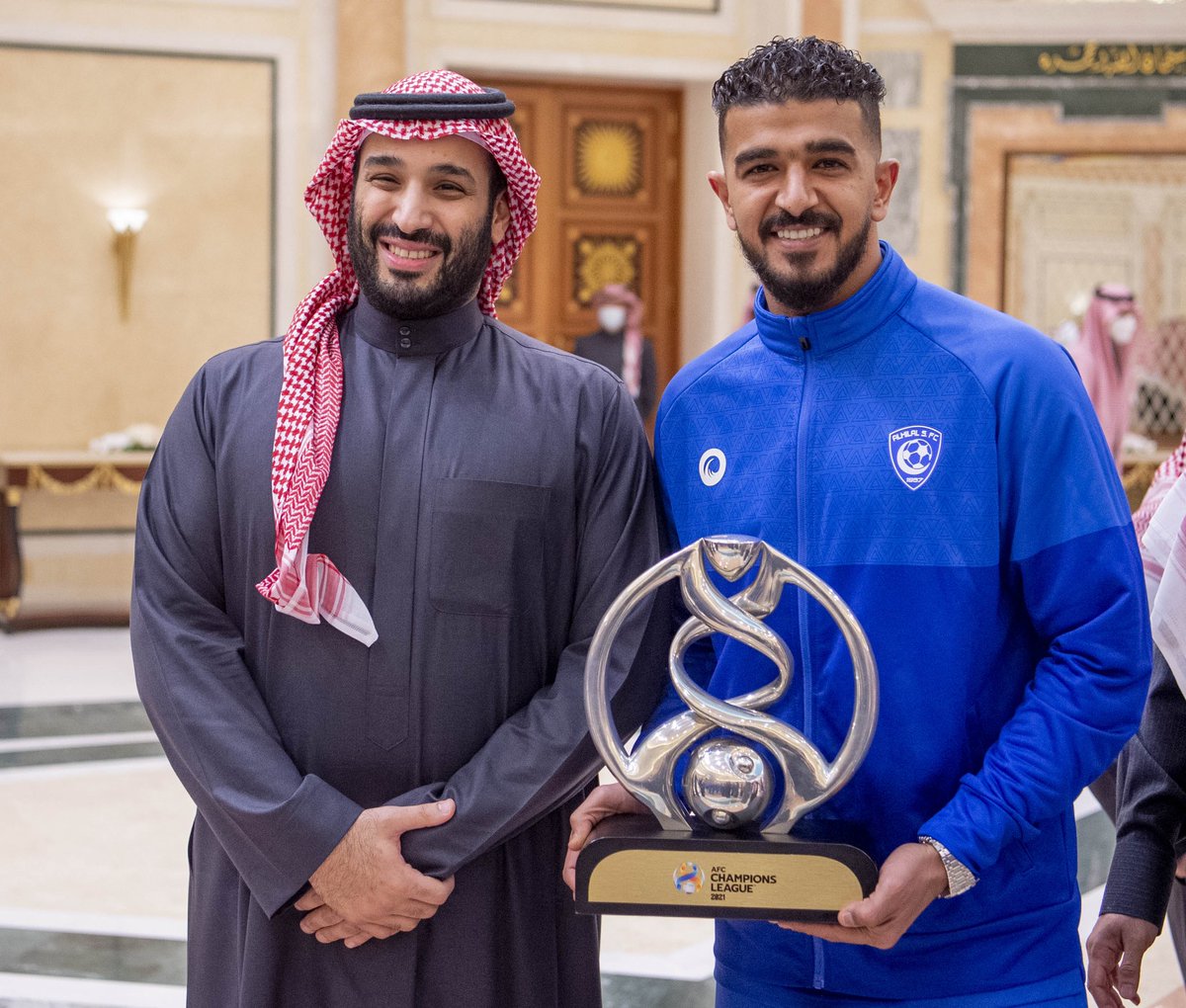 GoalSA's tweet photo. يا زين الطلّة 🤩

أبطـــــــــــال آسيـــا 🏆👏 

الأمير محمد بن سلمان ولي العهد السعودي يستقبل نجوم نادي الهلال 💫

( 📸: @Bandaralgaloud ) https://t.co/vsa1qt0c5g
