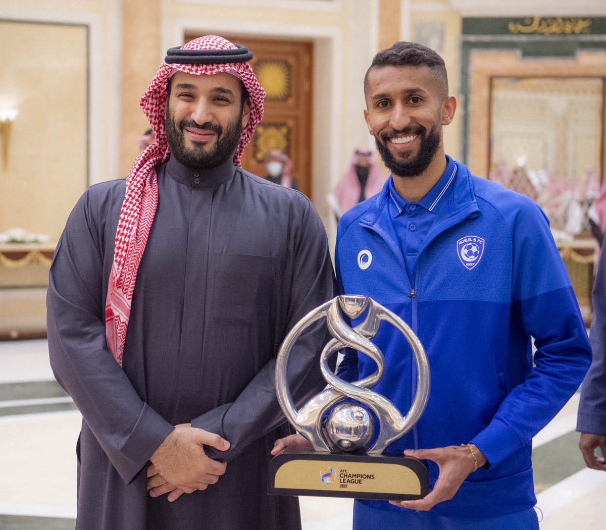 GoalSA's tweet photo. يا زين الطلّة 🤩

أبطـــــــــــال آسيـــا 🏆👏 

الأمير محمد بن سلمان ولي العهد السعودي يستقبل نجوم نادي الهلال 💫

( 📸: @Bandaralgaloud ) https://t.co/vsa1qt0c5g