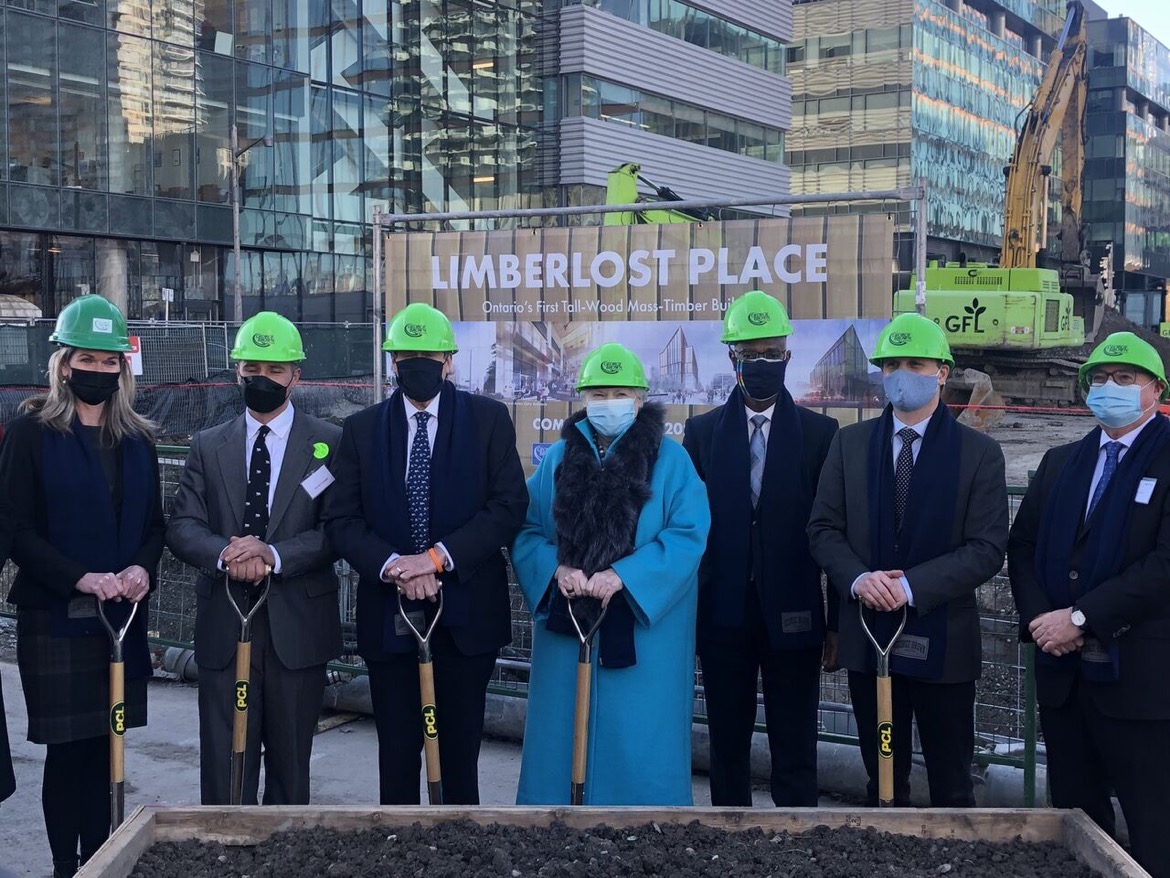 WaterfrontTO's tweet photo. 🦺 GROUNDBREAKING 🦺 @GBCollege broke ground for Limberlost Place. The new tall-wood mass timber facility will have sustainability features like solar chimneys, rooftop photovoltaics &amp; deep-water cooling. Supported by a $10M donation from Jack Cockwell. https://t.co/RtsBkT9T7J https://t.co/YtB0uFVdxt