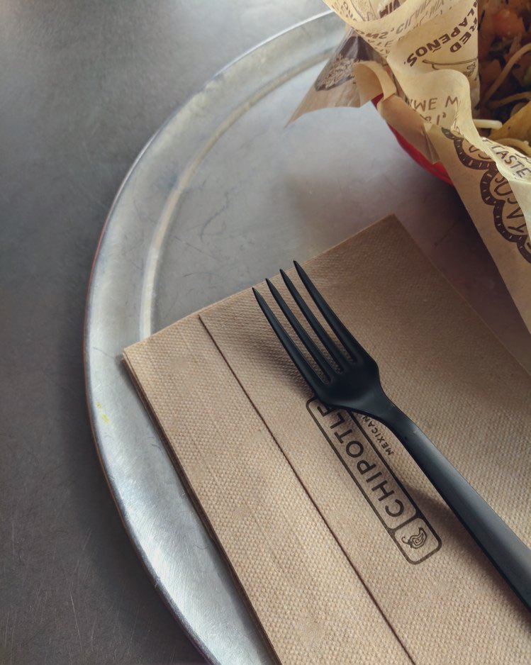 henoss_e's tweet photo. Nothing like Chipotle’s plastic forks. 😮‍💨 https://t.co/tVB4wCjUZH