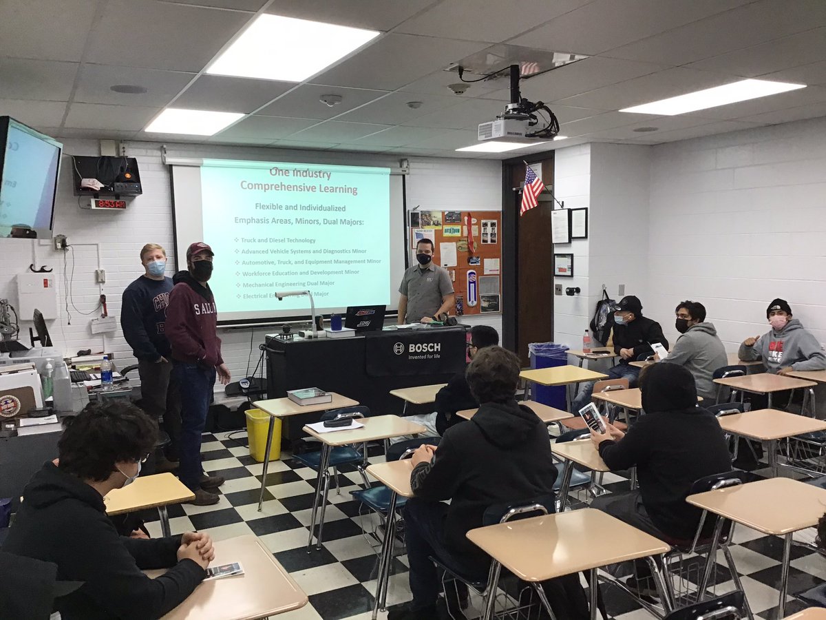ZAutoShop's tweet photo. Big shout out to Auto Shop Alumni David, Kyle, and Patrick for talking to our Vocational students about SIU and their experience there. https://t.co/8MhK2yrj16