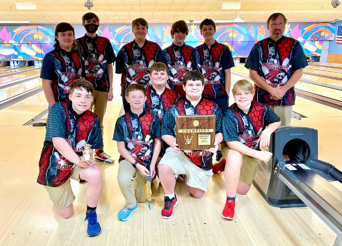 SMMHSEagles's tweet photo. Congrats to our Signal Mountain BOYS BOWLING team as DISTRICT CHAMPS! ๐ ๐ณ๐ฆ
#WayToGoEagles
It came down to the last frame of the last game, where Landyn Sanders got a strike to seal the championship! #SMMHSsoars https://t.co/WMtP6I8YWF
