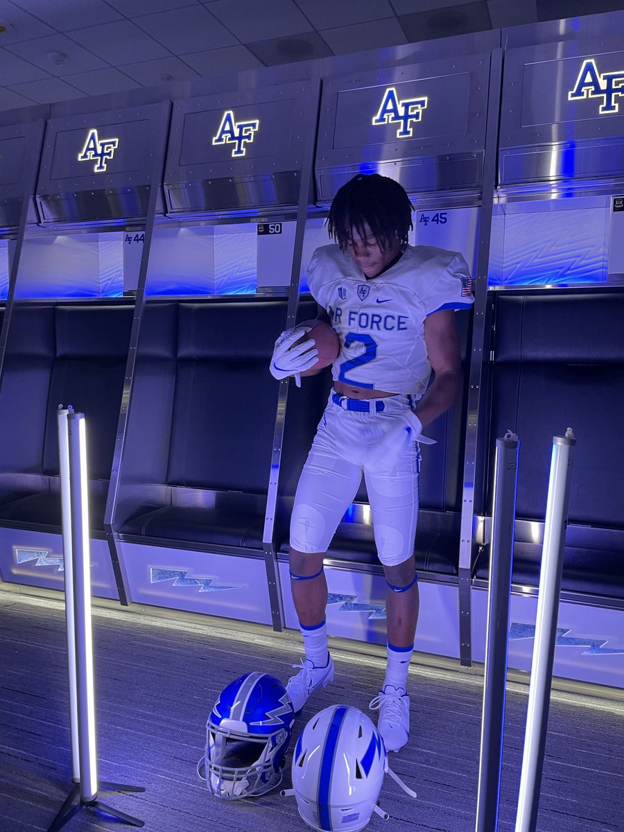 offixal_dy's tweet photo. I WILL BE SIGNING TOMORROW at the Little Elm High School school bistro at 2:00pm. Thank you to everyone who has helped me on this journey and everyone is welcome to attend tomorrow 💙 #GoFalcons @CoachAC3 https://t.co/RZqVPEEmZV