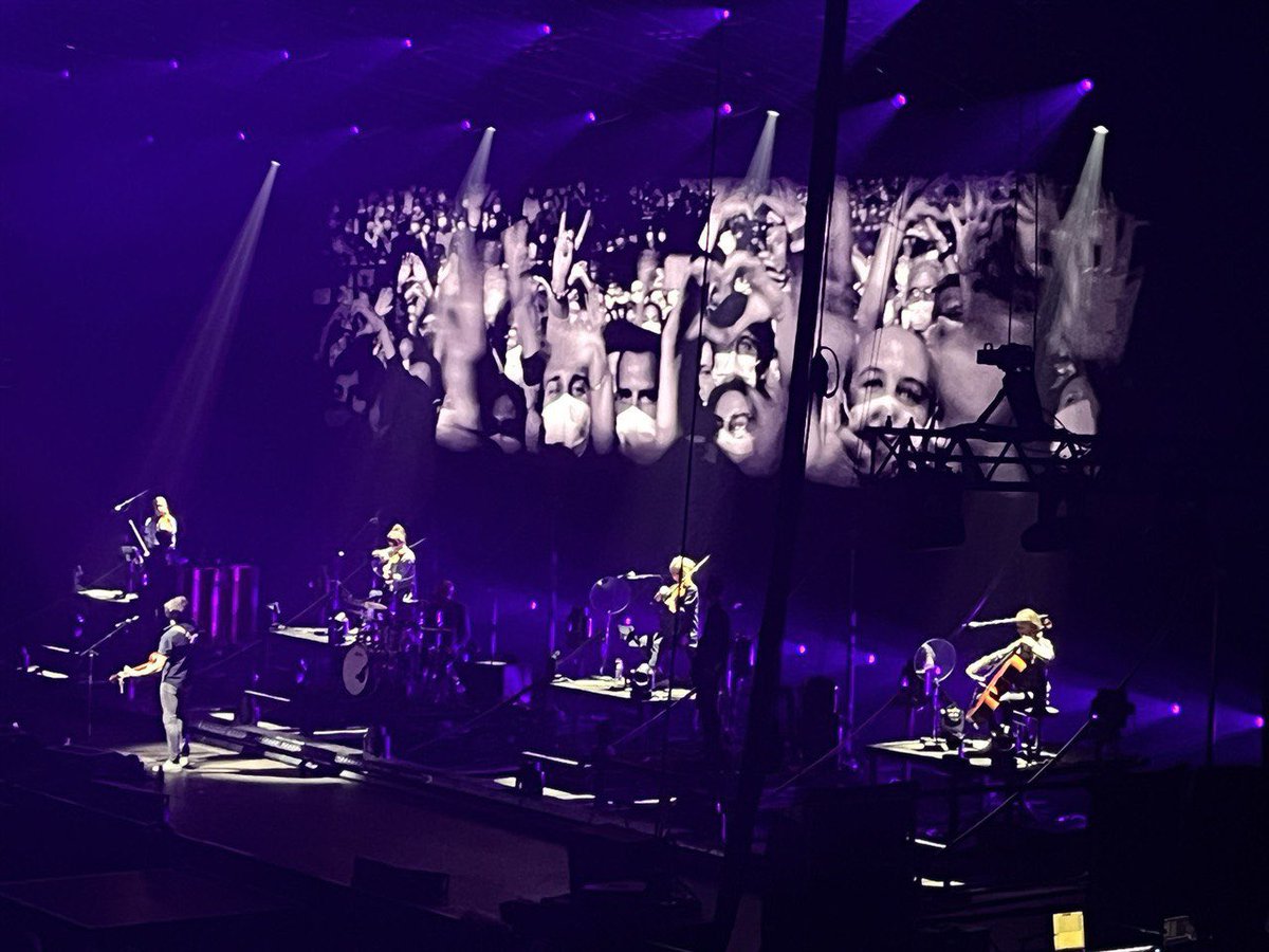 Franck Riester (@franckriester) on Twitter photo Que la musique est belle ! Même masqués, la joie d’un concert est toujours intacte. Merci <a href="/VianneyMusique/">Vianney</a> pour ces mélodies magnifiques 🎶🎵🙏
<a href="/Accor_Arena/">Accor Arena</a> <a href="/vfrerebeau/">Vincent Frerebeau</a> Que la musique est belle ! Même masqués, la joie d’un concert est toujours intacte. Merci <a href="/VianneyMusique/">Vianney</a> pour ces mélodies magnifiques 🎶🎵🙏
<a href="/Accor_Arena/">Accor Arena</a> <a href="/vfrerebeau/">Vincent Frerebeau</a>
