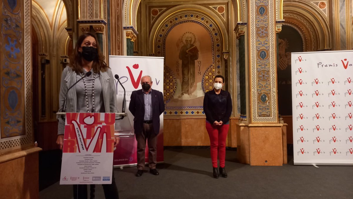 GVAGovernObert's tweet photo. 🏆 La SA de Cooperació i Qualitat Democràtica, @aserna08, assisteix a la VI Gala de #PremisVoluntariat de la Comunitat Valenciana, on ha lliurat el premi de Voluntariat Educatiu, Cultural i Deportiu. https://t.co/20aBcFSyiO