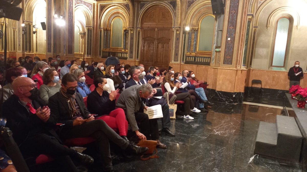 GVAGovernObert's tweet photo. 🏆 La SA de Cooperació i Qualitat Democràtica, @aserna08, assisteix a la VI Gala de #PremisVoluntariat de la Comunitat Valenciana, on ha lliurat el premi de Voluntariat Educatiu, Cultural i Deportiu. https://t.co/20aBcFSyiO