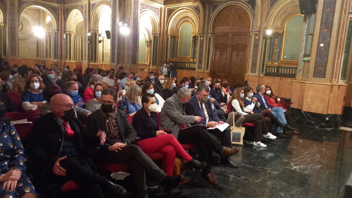 GVAGovernObert's tweet photo. 🏆 La SA de Cooperació i Qualitat Democràtica, @aserna08, assisteix a la VI Gala de #PremisVoluntariat de la Comunitat Valenciana, on ha lliurat el premi de Voluntariat Educatiu, Cultural i Deportiu. https://t.co/20aBcFSyiO