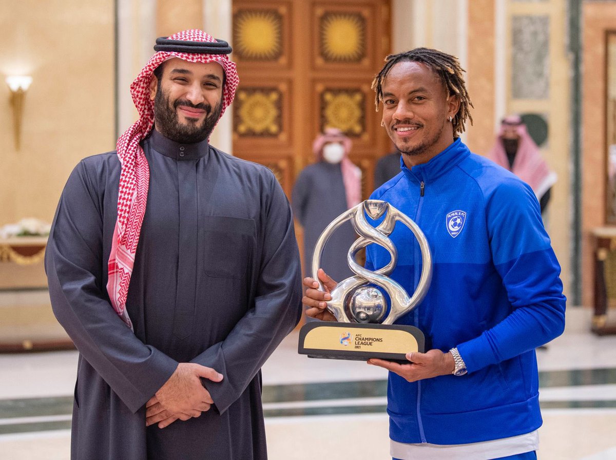 NJ10World's tweet photo. 📸 كاريلو بجانب سيدي ولد العهد الأمير محمد بن سلمان -حفظه الله ورعاه- 🇸🇦💙 https://t.co/4uyEfcEhYJ