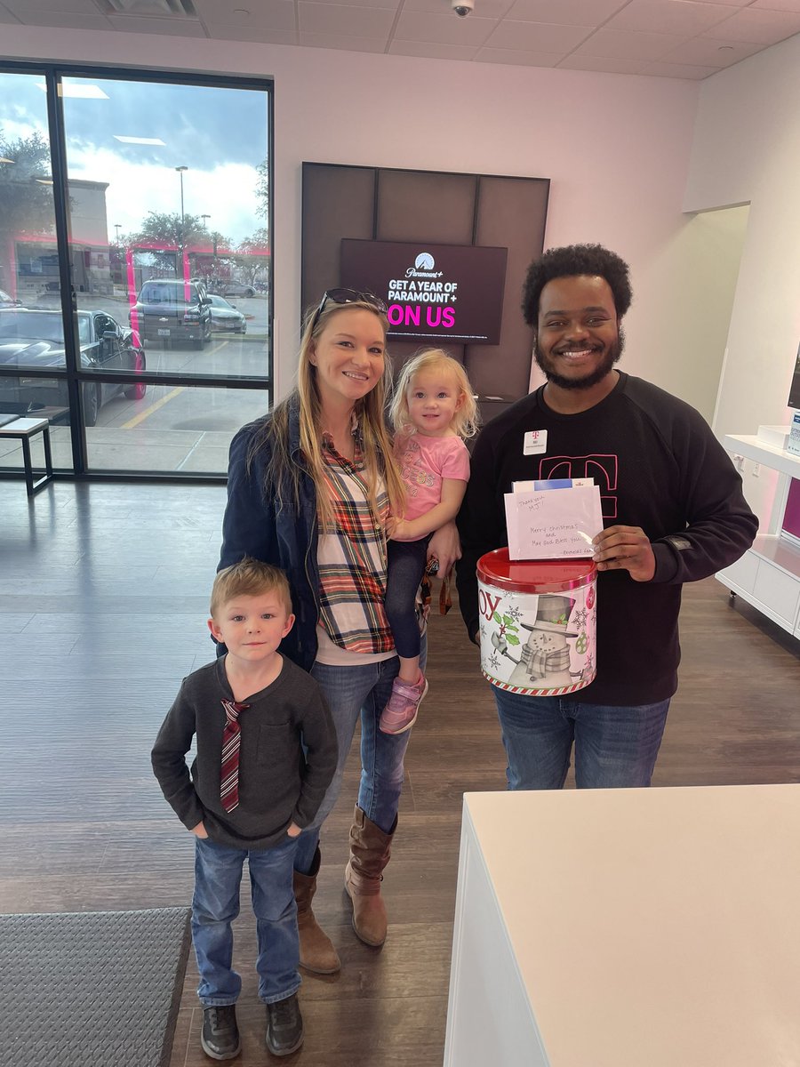 Changing Lives Alert! MJ (our hero) helped our customer retrieve special memories that we’re lost but now found. Thank you MJ! <a href="/jenny_foss/">Jenny Foss</a> <a href="/TheAldanski/">Andres Aldana</a> <a href="/domjrcoleman/">Dom Coleman</a>