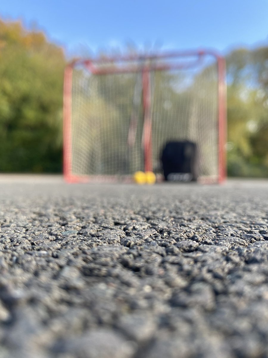 Thanks to @StansteadFHT for having us in today to coach a one off <a href="/CCMhockeyUK/">CCM Hockey UK</a> Urban Hockey session with the children in year 6

#InspireChallengeEngage