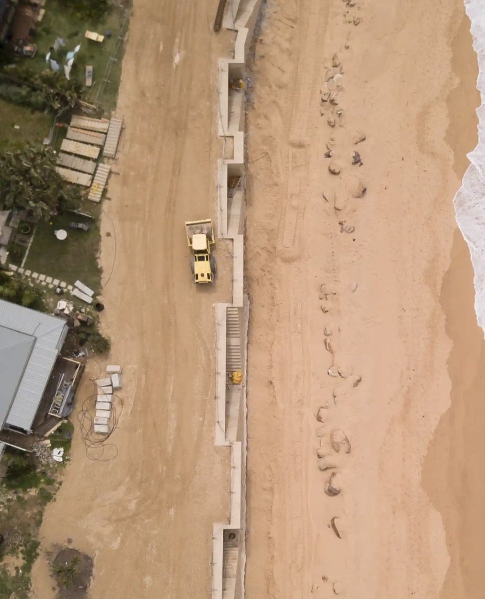 beach_save's tweet photo. Watching on in horror as the people of Collaroy fight against this illegal seawall being built to protect private properties.They want the same at Wamberal. https://t.co/z8ybmwcoe8
