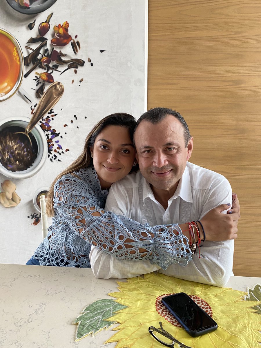 Hoy cumple 26 años mi princesa. Besos hermosa Mónica