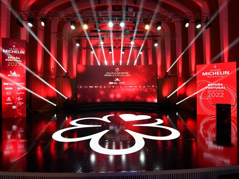 Montagud1906's tweet photo. (y el escenario se llenó de talento ♥️)

LISTADO COMPLETO. Nuevas estrellas  Michelin 2022:

https://t.co/WLcjrOqUCt

#Michelin #GalaMichelin2022 #GuiaMichelin2022 @GuiaMichelin_ES https://t.co/9JpC9iGyq1