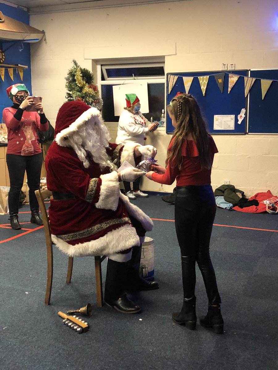 2ndWhittle's tweet photo. What an amazing Christmas party we had tonight!! A disco with a real DJ, party games and prizes galore, and even a special visit from the big man himself🎅🏼 🌟

@Girlguiding @Girlguiding_NWE https://t.co/f1cvt4hJzG