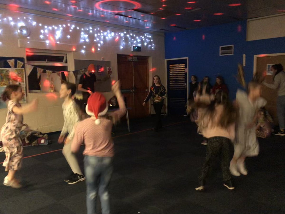 2ndWhittle's tweet photo. What an amazing Christmas party we had tonight!! A disco with a real DJ, party games and prizes galore, and even a special visit from the big man himself🎅🏼 🌟

@Girlguiding @Girlguiding_NWE https://t.co/f1cvt4hJzG