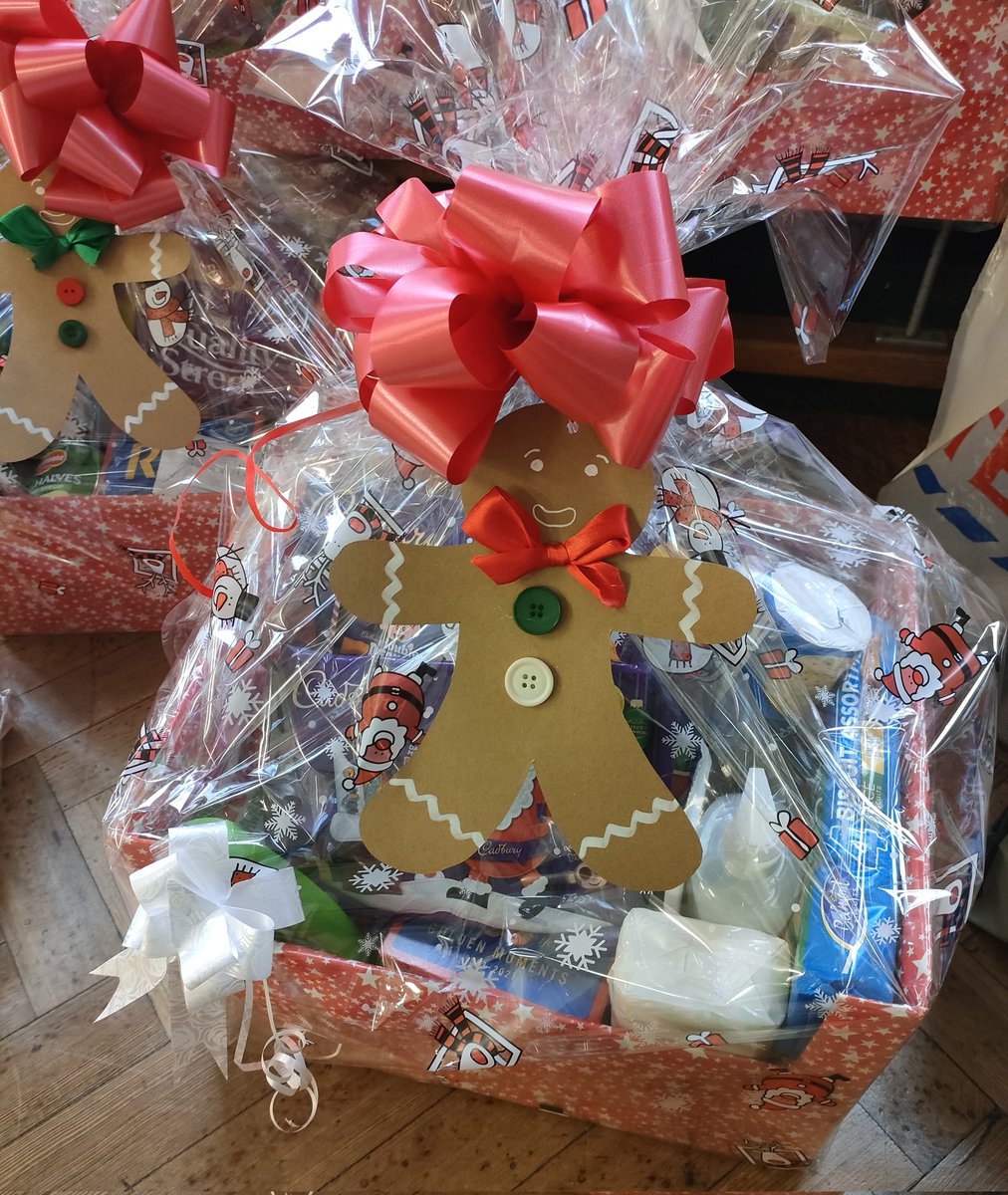 Thank you so much to our wonderful parents at Townhill School who have donated items to create these amazing Christmas hampers for the <a href="/PhoenixTownhill/">The Phoenix Centre Townhill</a> #spreadingfestivecheer #workingtogether #helpingthecommunity