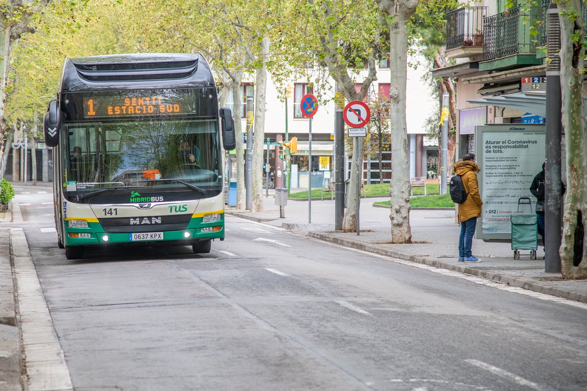 RadioSabadell's tweet photo. Transports Urbans de Sabadell (@TUS_Sabadell) gestionarà el transport públic de la ciutat fins al 2032. L'@Aj_Sabadell té previst comprar set autobusos híbrids i sis d'elèctrics

📝 https://t.co/7p7NZAZa5H https://t.co/jAHbxc0HOU