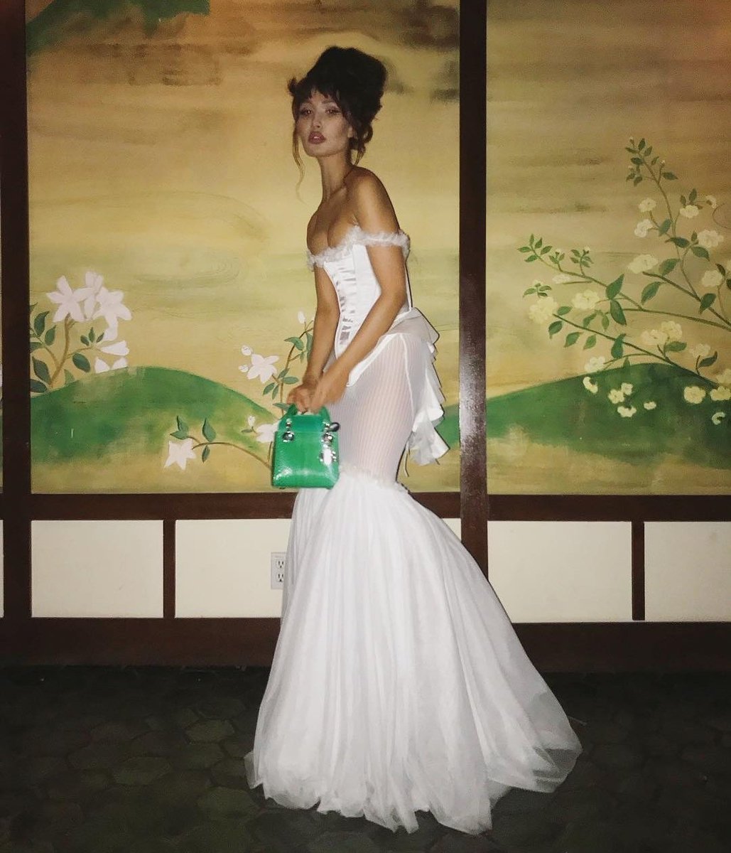 fashHUN_'s tweet photo. And she always looks insane https://t.co/cJ5bWLGXB9