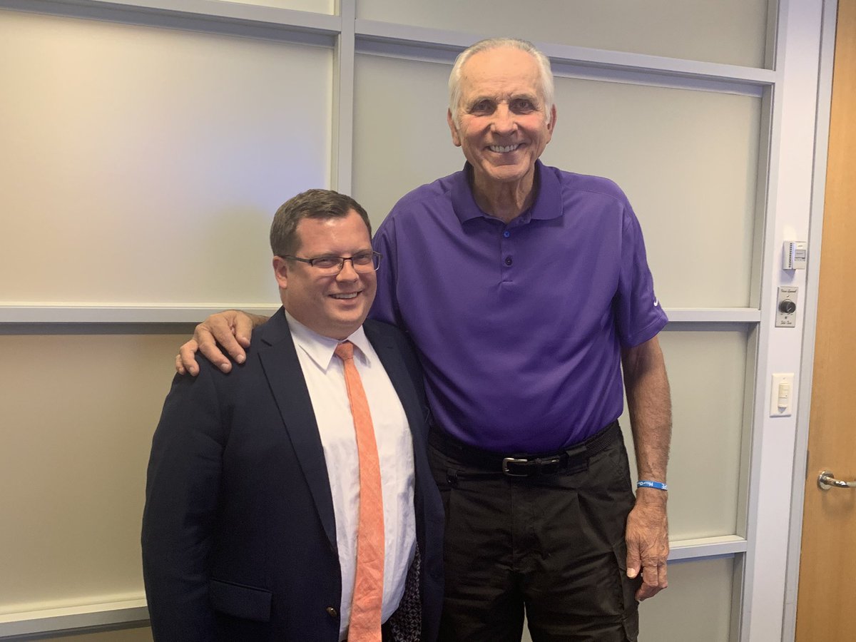 DrSJHunt's tweet photo. Great to represent @OHEducation and discuss visual learning, memory and literacy with @OhioState and NBA legend and memory expert @JerryLucasDrMem @DevinBabcock @SherryBirchem Looking forward to future discussions! #InTheField https://t.co/ou5ontkIHA
