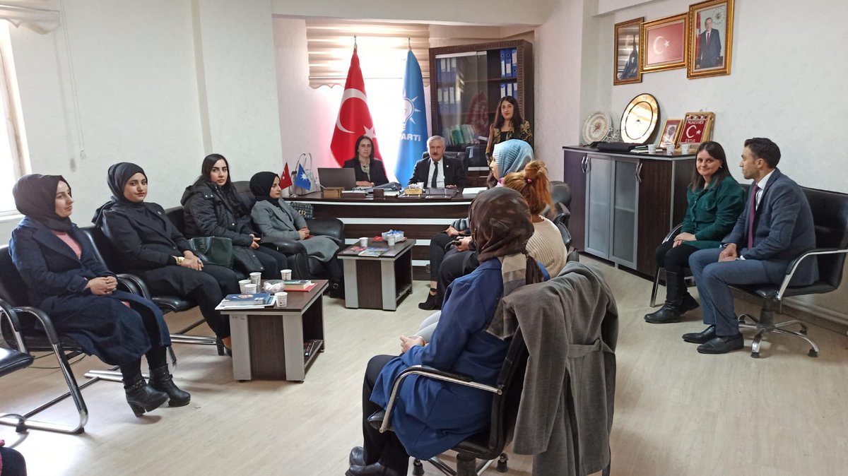 Akkadin_Hakkari's tweet photo. 📍Ak parti İl Kadın kolları Başkanlığında,

￼ Yürütme Kurulu, İlçe Başkanları, İlçe Seçim işleri,Teşkilat ve Siyasi hukuk birim başkanlarının Katılımıyla. İl Başkanımız  Sn .@A_MuttalipOzbek ve Kadin Kolları Bşk .Sn. @MunevverErtus ‘un riyasetinde  toplantımızı  gerçekleştirdik. https://t.co/efqA2uwdGk