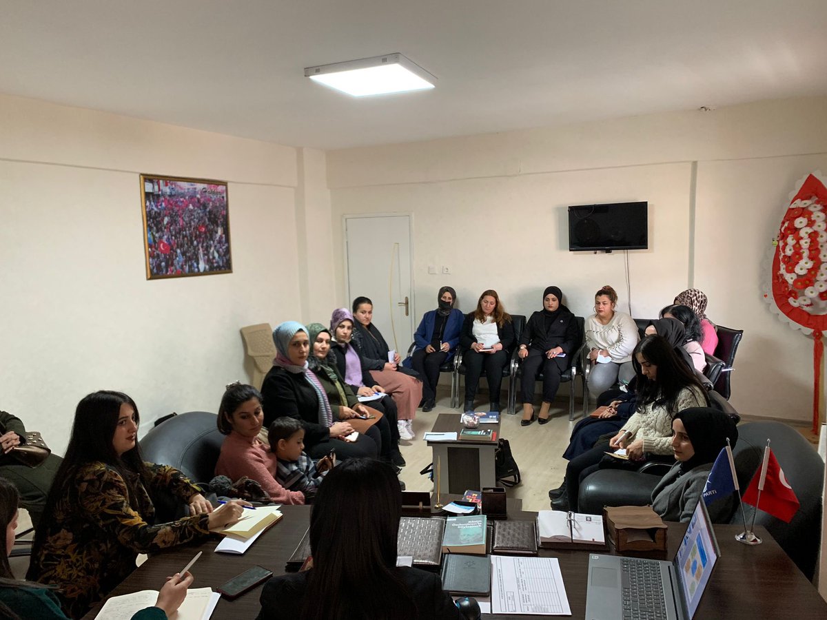 Akkadin_Hakkari's tweet photo. 📍Ak parti İl Kadın kolları Başkanlığında,

￼ Yürütme Kurulu, İlçe Başkanları, İlçe Seçim işleri,Teşkilat ve Siyasi hukuk birim başkanlarının Katılımıyla. İl Başkanımız  Sn .@A_MuttalipOzbek ve Kadin Kolları Bşk .Sn. @MunevverErtus ‘un riyasetinde  toplantımızı  gerçekleştirdik. https://t.co/efqA2uwdGk