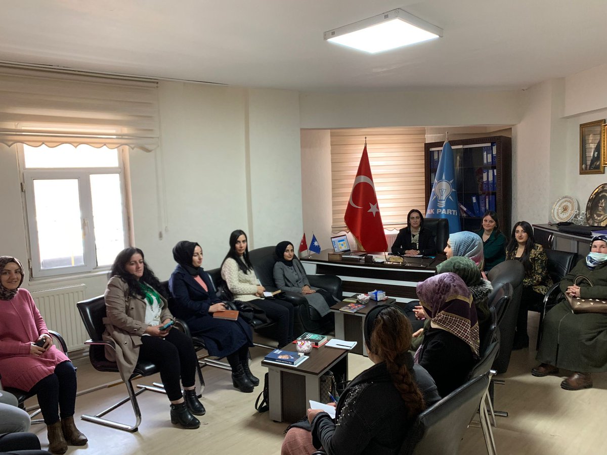 Akkadin_Hakkari's tweet photo. 📍Ak parti İl Kadın kolları Başkanlığında,

￼ Yürütme Kurulu, İlçe Başkanları, İlçe Seçim işleri,Teşkilat ve Siyasi hukuk birim başkanlarının Katılımıyla. İl Başkanımız  Sn .@A_MuttalipOzbek ve Kadin Kolları Bşk .Sn. @MunevverErtus ‘un riyasetinde  toplantımızı  gerçekleştirdik. https://t.co/efqA2uwdGk