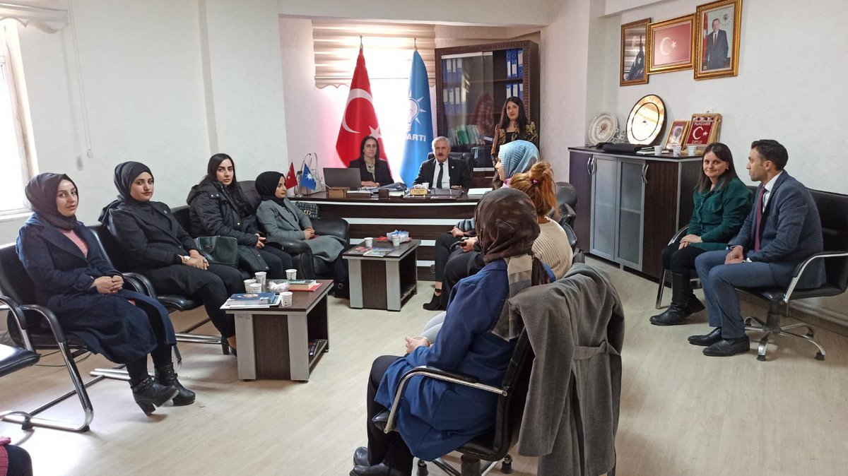 Akkadin_Hakkari's tweet photo. 📍Ak parti İl Kadın kolları Başkanlığında,

￼ Yürütme Kurulu, İlçe Başkanları, İlçe Seçim işleri,Teşkilat ve Siyasi hukuk birim başkanlarının Katılımıyla. İl Başkanımız  Sn .@A_MuttalipOzbek ve Kadin Kolları Bşk .Sn. @MunevverErtus ‘un riyasetinde  toplantımızı  gerçekleştirdik. https://t.co/efqA2uwdGk