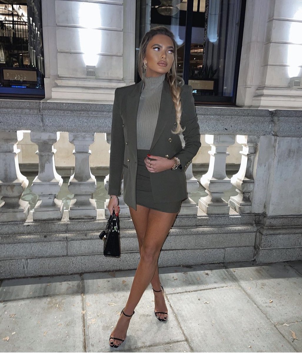 MissGCouture's tweet photo. City 𝒔𝒕𝒚𝒍𝒊𝒏’ 💫 the  𝑹𝒂𝒇𝒂𝒍 blazer is #backinstock linked in story 😍 #missgcouture 

https://t.co/c7TyAFkQG9 https://t.co/jG7zflYa2P