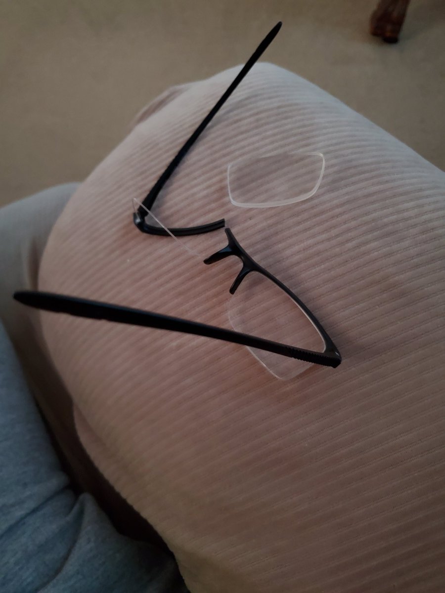 NiteOwlApril's tweet photo. #specialskills
#brokenagain
#willhubbyfixthemathirdtime? https://t.co/xQhDKJ4loi