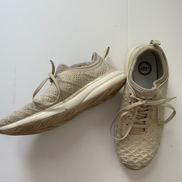 Emma_Jeane tweet media