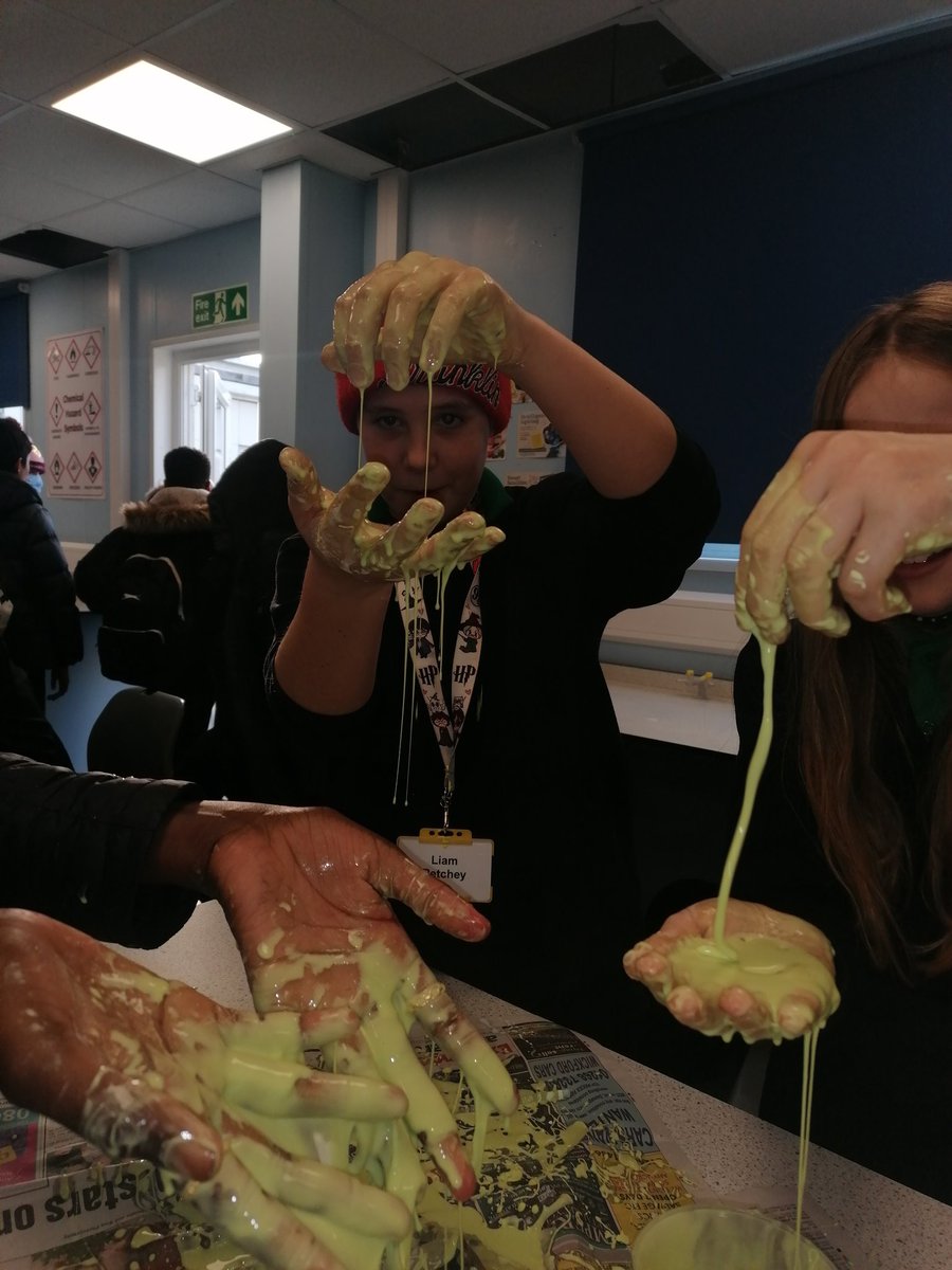 ScienceDep_SHS's tweet image. Science club today.  Making Ooblec. Solid or liquid?!