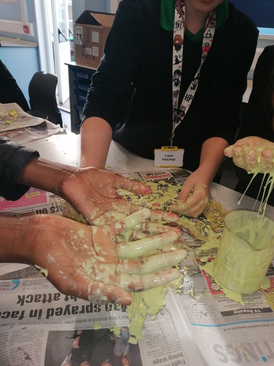 ScienceDep_SHS's tweet image. Science club today.  Making Ooblec. Solid or liquid?!