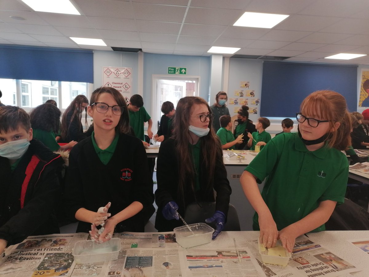 ScienceDep_SHS's tweet image. Science club today.  Making Ooblec. Solid or liquid?!