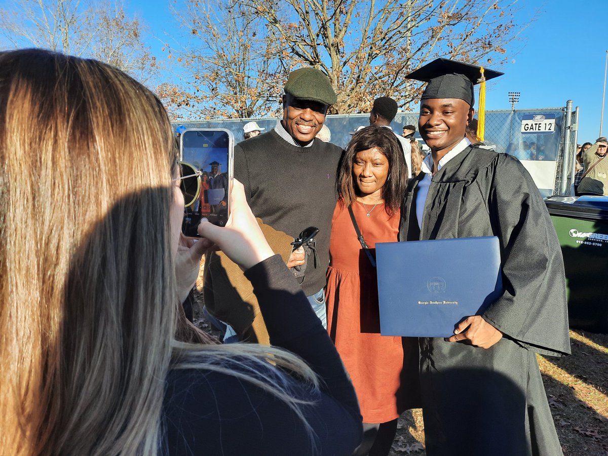 GeorgiaSouthern's tweet photo. Thats a wrap for Statesboro and for Fall 2021 Commencement!
#GSGrad21 🎓 https://t.co/NjRNrKc0dU