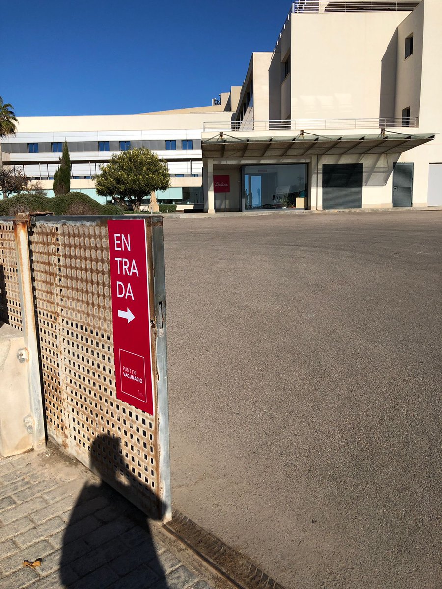 HSJD_PALMA_INCA's tweet photo. 💉 Hoy ha comenzado el Punto de Vacunación de @ibsalut para personas inscritas a través del #BITCITA
👨💻 https://t.co/AGkjcQUIO2
📍El acceso al Punto de Vacunación es a través de la entrada ubicada en el Paseo de Cala Gamba
📅 Habilitado hasta el 22 de diciembre
#vacunación https://t.co/K2KYyunGpE