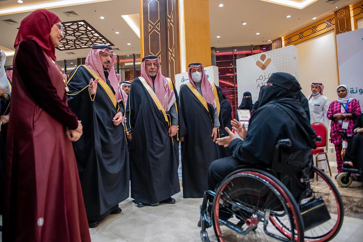 EmarahAlQassim's tweet photo. نوّه سموه بأهمية ورش العمل في الملتقيات بمشاركة الخبراء والمتخصصين ..

سمو #أمير_القصيم :  أتطلع الى رؤية مثل هذه الملتقيات في الجمعيات لتطوير برامجها لان مقياس تتطور الشعوب بإنسانيتها وتخطو على هذا النهج للوصول الى العالمية . https://t.co/E3GIdNy2gA