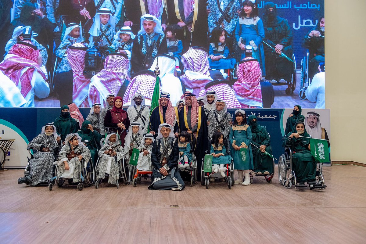 EmarahAlQassim's tweet photo. نوّه سموه بأهمية ورش العمل في الملتقيات بمشاركة الخبراء والمتخصصين ..

سمو #أمير_القصيم :  أتطلع الى رؤية مثل هذه الملتقيات في الجمعيات لتطوير برامجها لان مقياس تتطور الشعوب بإنسانيتها وتخطو على هذا النهج للوصول الى العالمية . https://t.co/E3GIdNy2gA